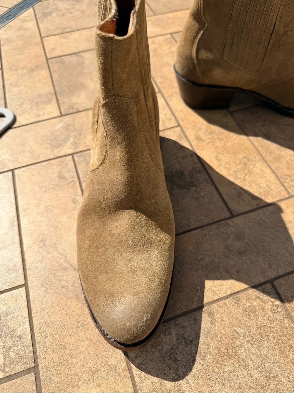 Women’s FRYE boots size 10 suede Chelsea Ankle Boots — Tan